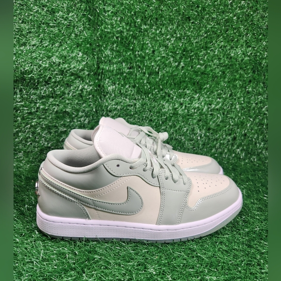 Air Jordan 1 Low Seafoam Green Sail Sneakers ShoesSize 10 men or 11.5 women - Picture 1 of 6